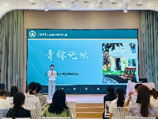 青锋论坛主持人.jpg