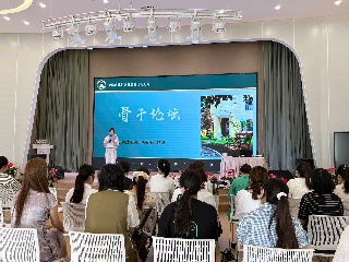 主持人开场全景.jpg
