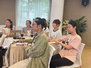 教师聆听.jpg