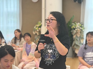 现场讨论.jpg