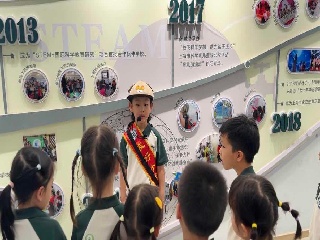园史长廊参观.jpeg