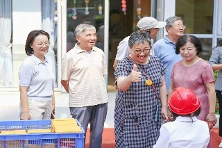 参观互动.jpg